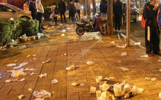 地?cái)偨?jīng)濟(jì)催生人間煙火后，垃圾怎么處理